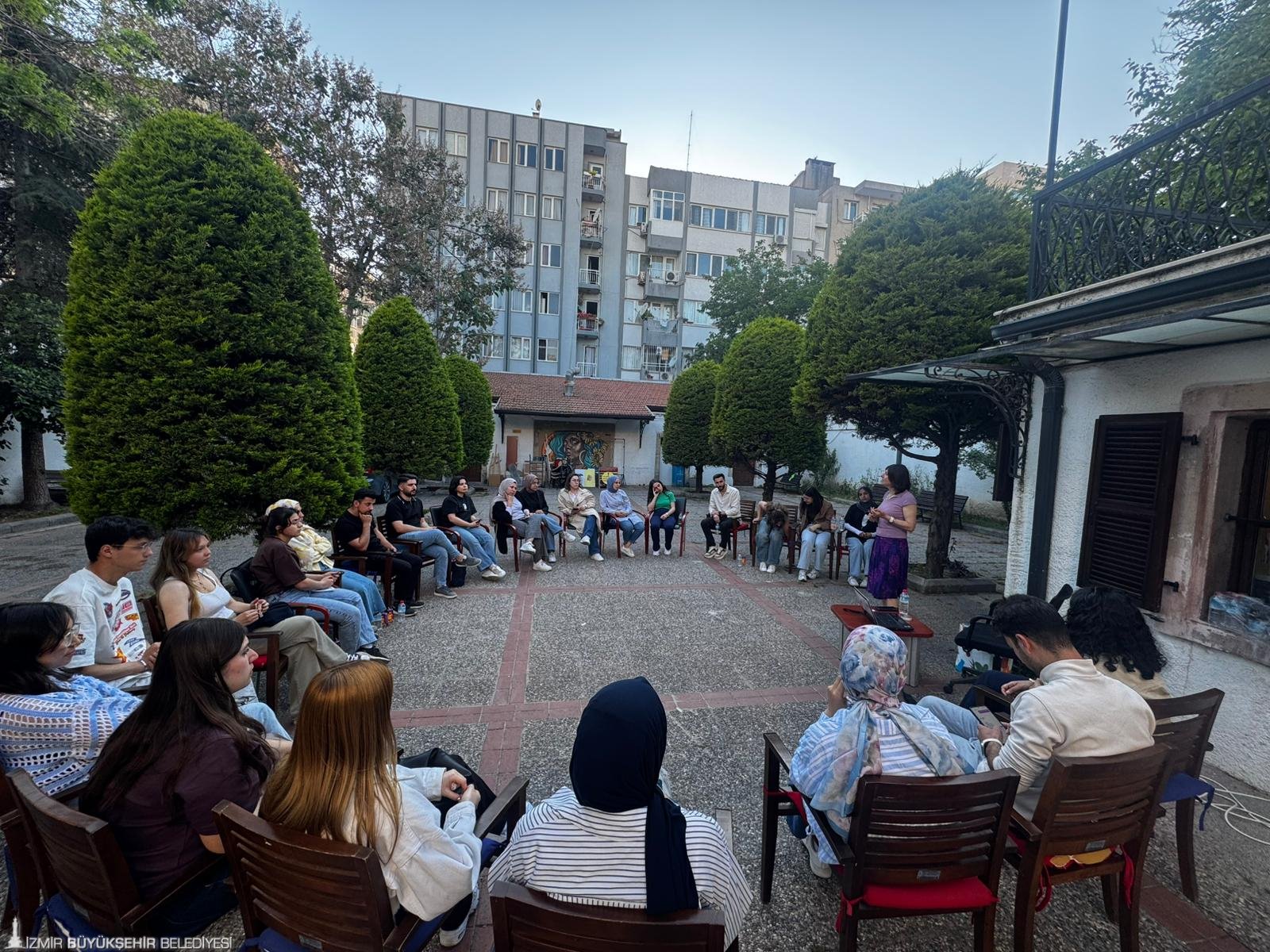 Çocukların geleceğine renkli dokunuş: Renkli Harfler ile çözüme uluslararası övgü