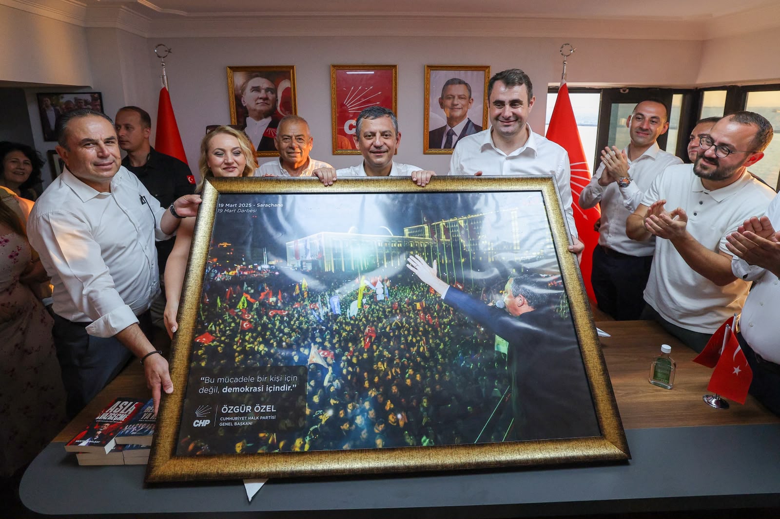 Özel mitingin ardından alternatif il binasında