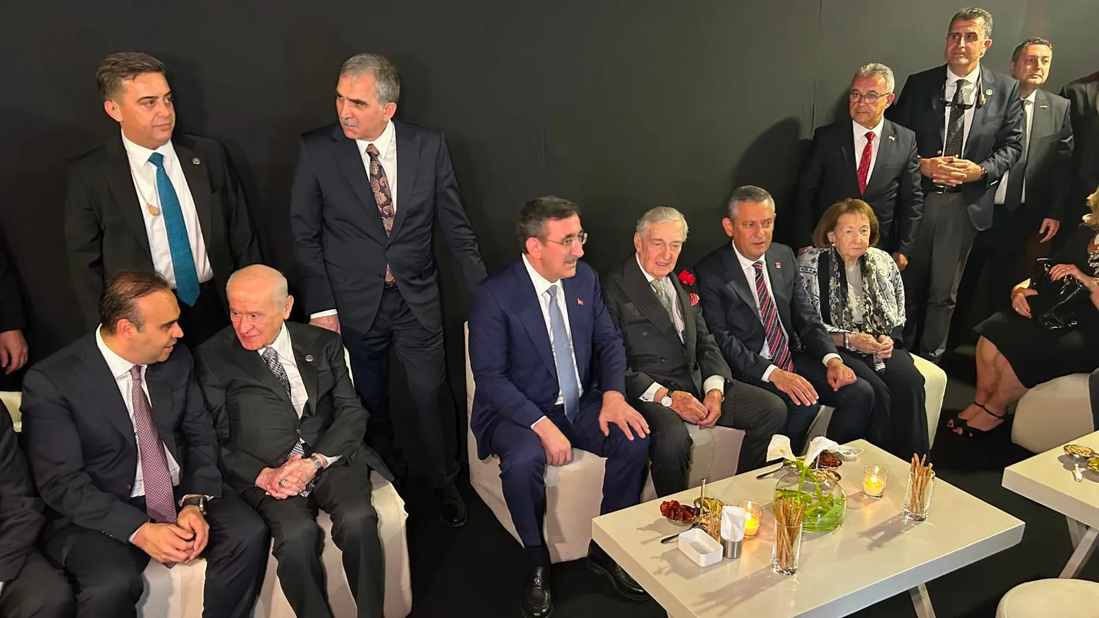 Siyasetin zirvesi Koç Holding'in 100. yılında buluştu: Özel Bahçeli ve Yılmaz aynı salonda!
