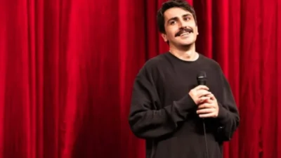 Harbiye Cemil Topuzlu Açıkhava Tiyatrosu’nda sergilediği ve dijital platformlarda milyonlarca