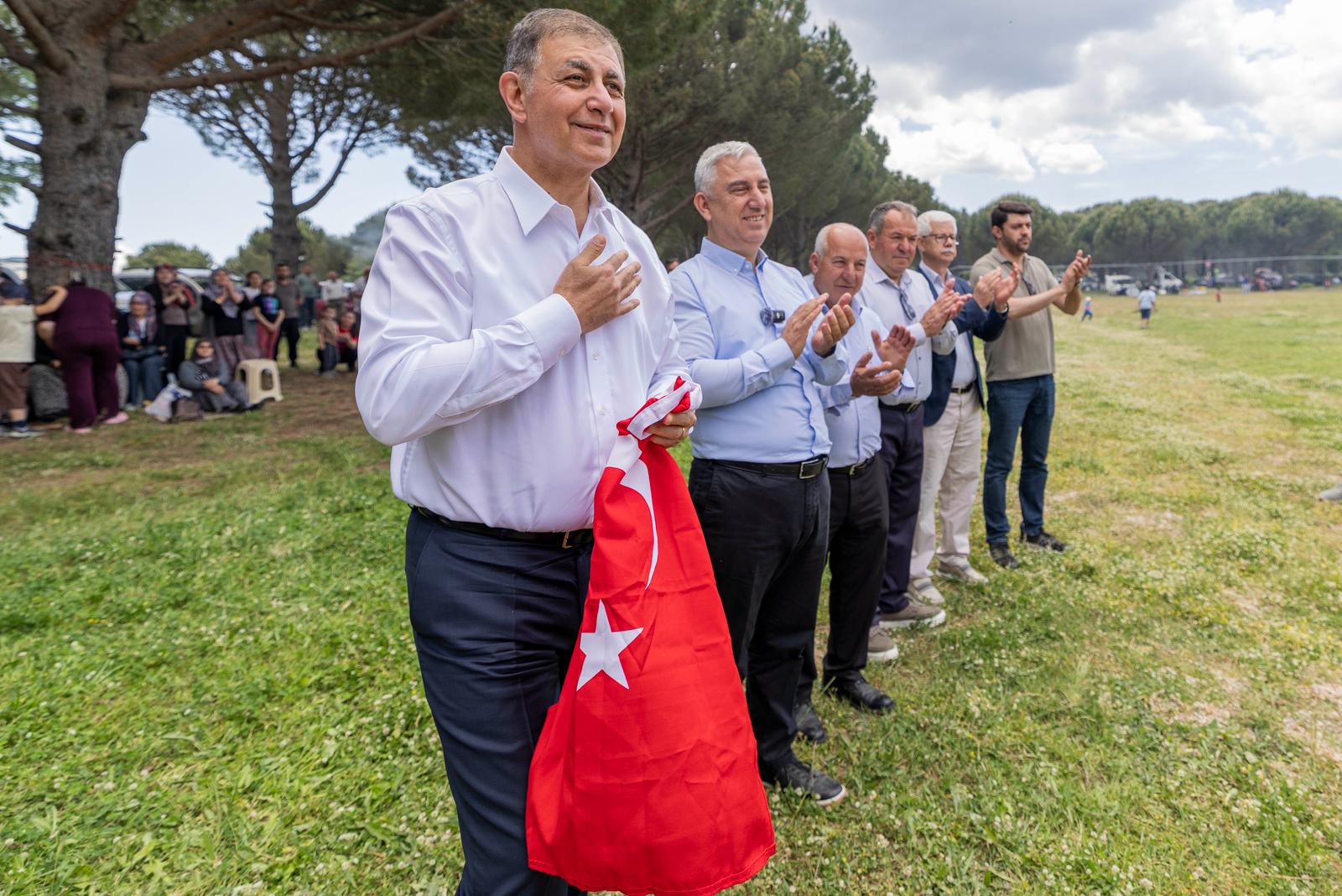 Bergama Kozak Yaylası’nda vatandaşlarla bir araya gelen İzmir Büyükşehir Belediye