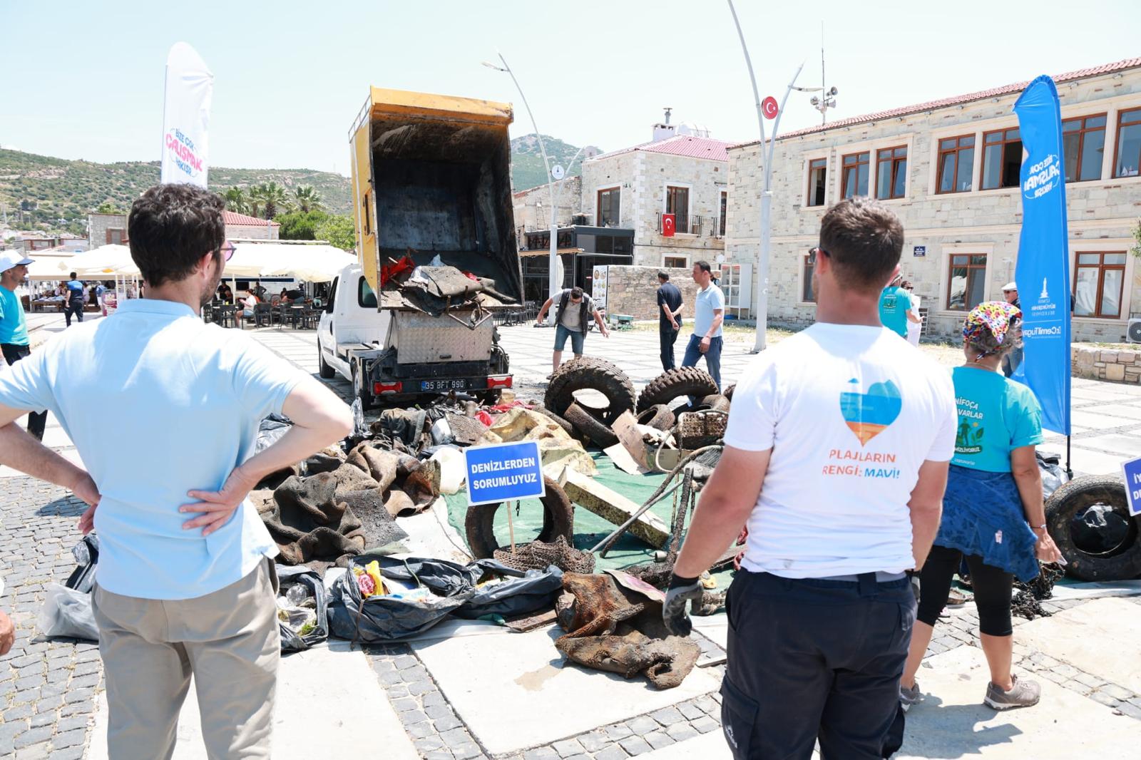Denizden çıkanlar 'pes' dedirdi: Çöp yığını meydanda teşhir edilecek!