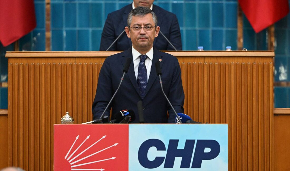 Özgür Özel, TBMM'deki olağanüstü MYK sonrası Kemal Kılıçdaroğlu'nun grup toplantısı