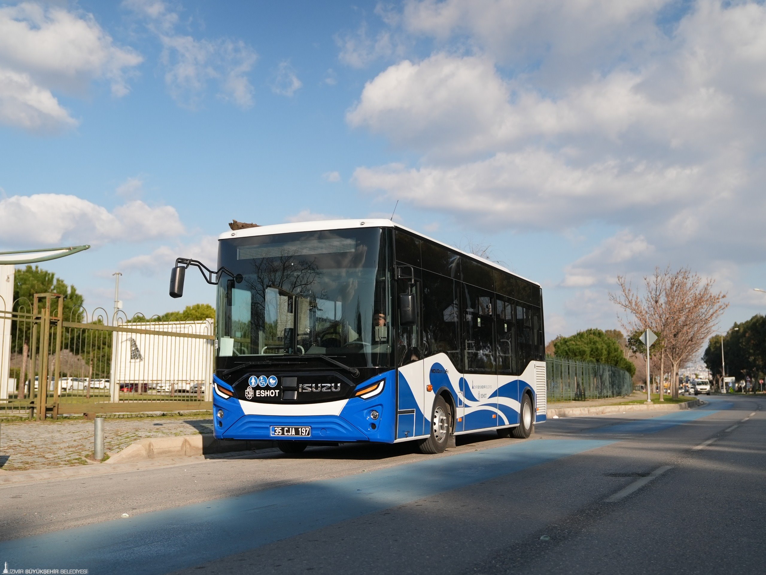 İzmir Büyükşehir Belediyesi’ne iki ödül birden: ESHOT ve Yuvamız İzmir'e Kalder'den tam not