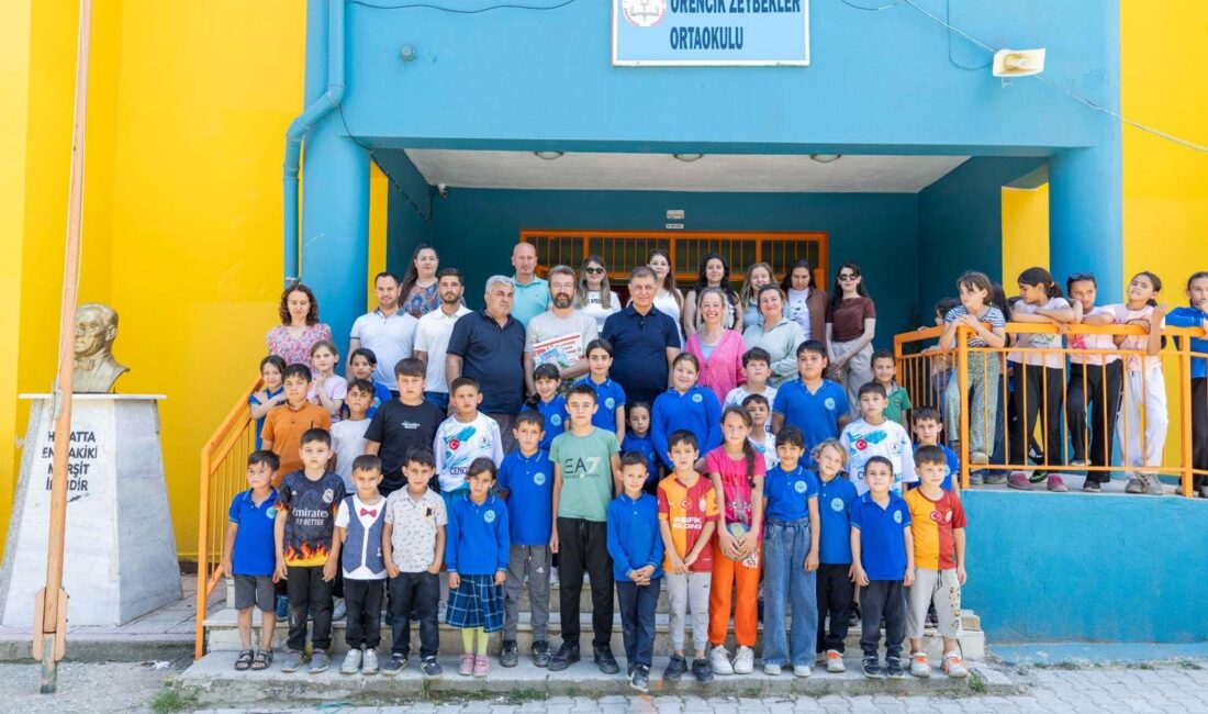Küçük Menderes Havzası turunda Kiraz Örencik Zeybekler Ortaokulu’nu ziyaret eden