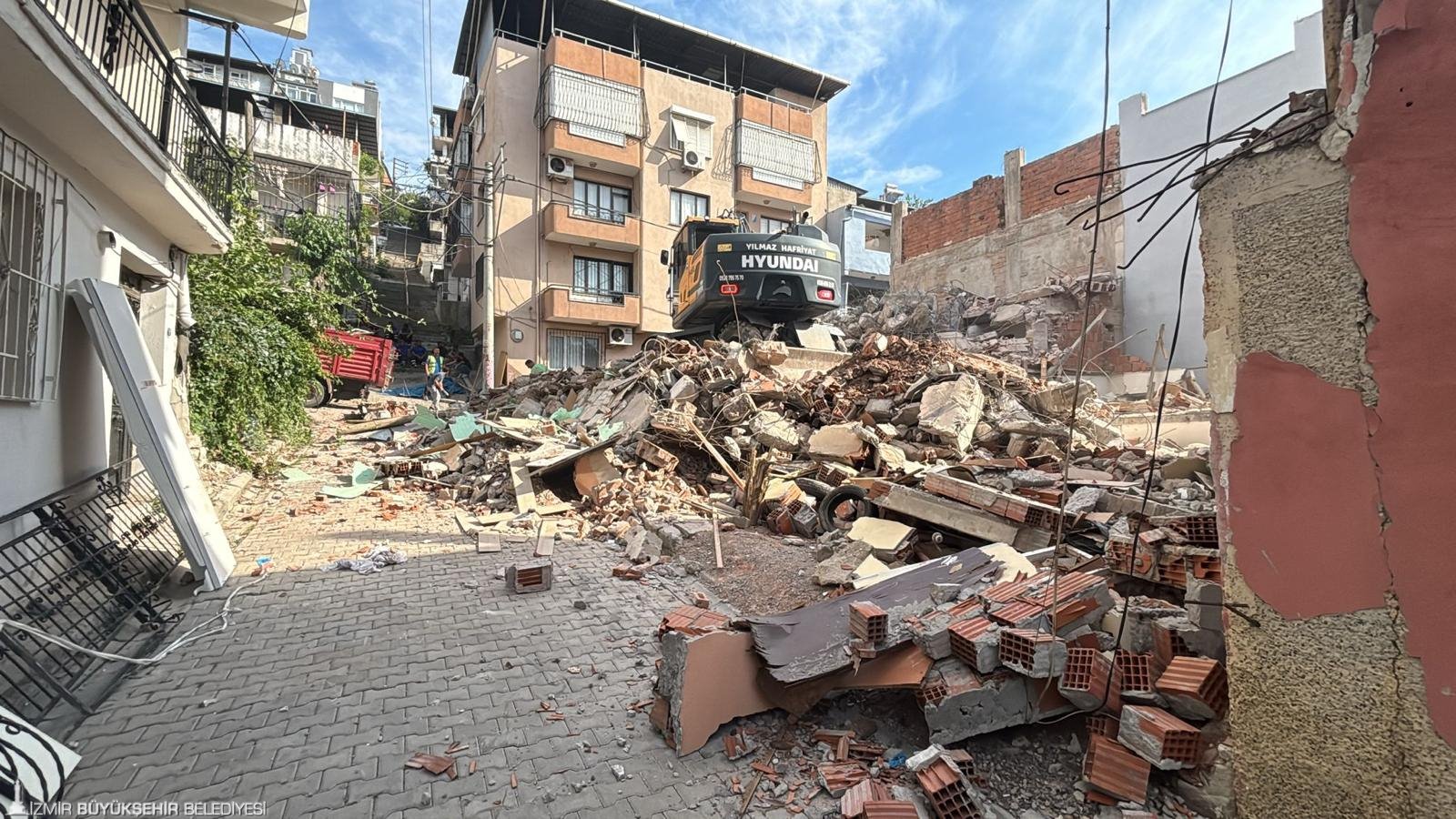 Uzlaşı sağlandı yıkım gerçekleşti: 12 binadan 8’i yıkıldı, sırada 4 bina daha var