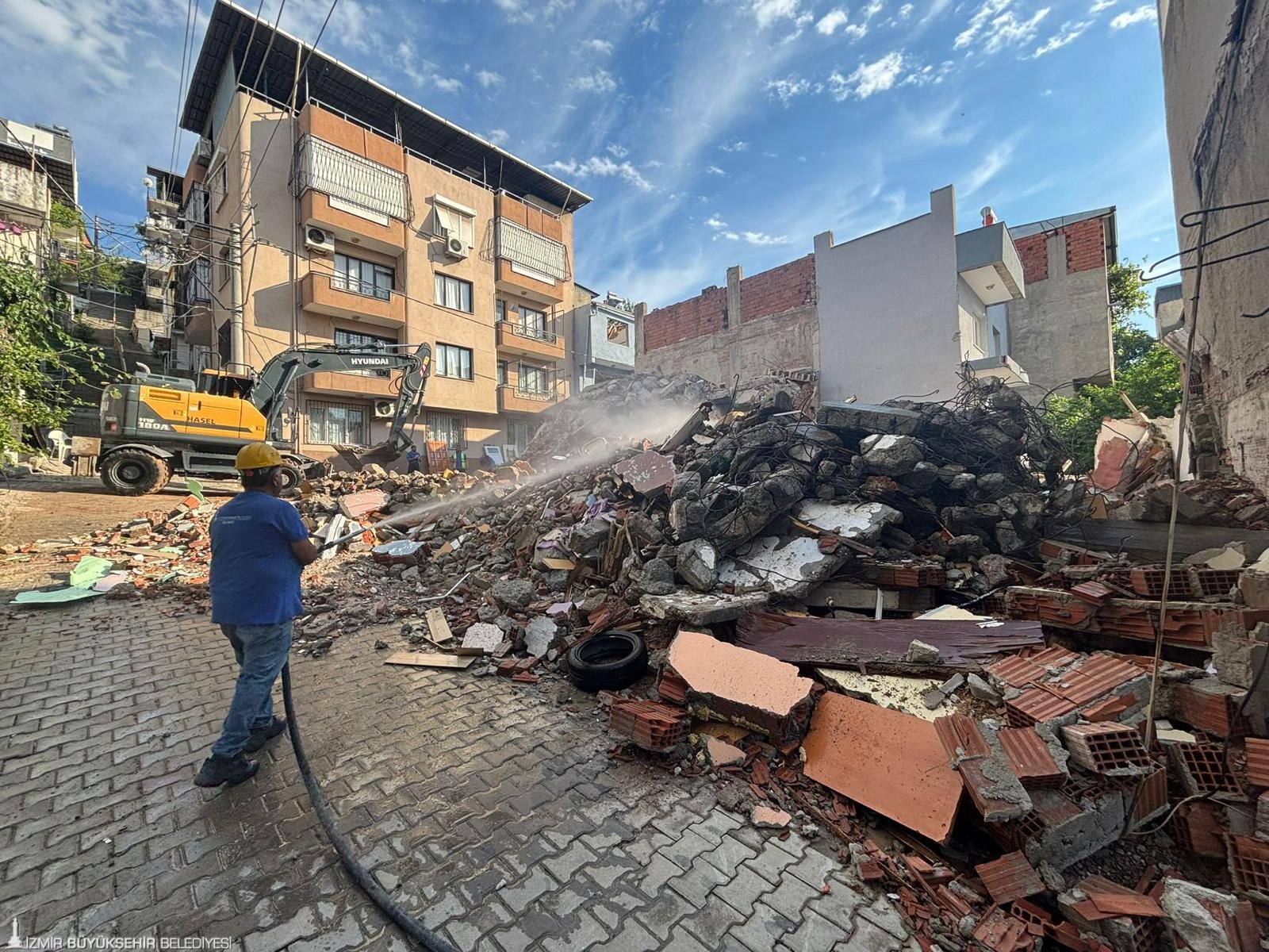 Uzlaşı sağlandı yıkım gerçekleşti: 12 binadan 8’i yıkıldı, sırada 4 bina daha var