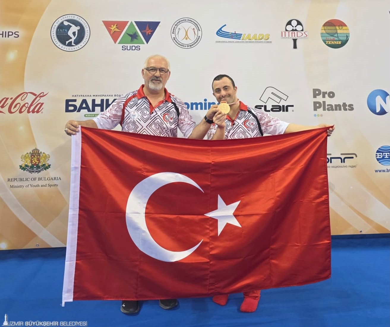 İzmirli sporcudan tarihi başarı: Özel sporcu Alper Öztürk 4 madalyayla döndü