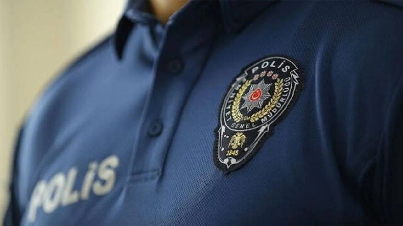 İzmir Emniyet Müdürlüğü kadrosunda görevli polis memuru Ertuğrul E., Bayraklı'da