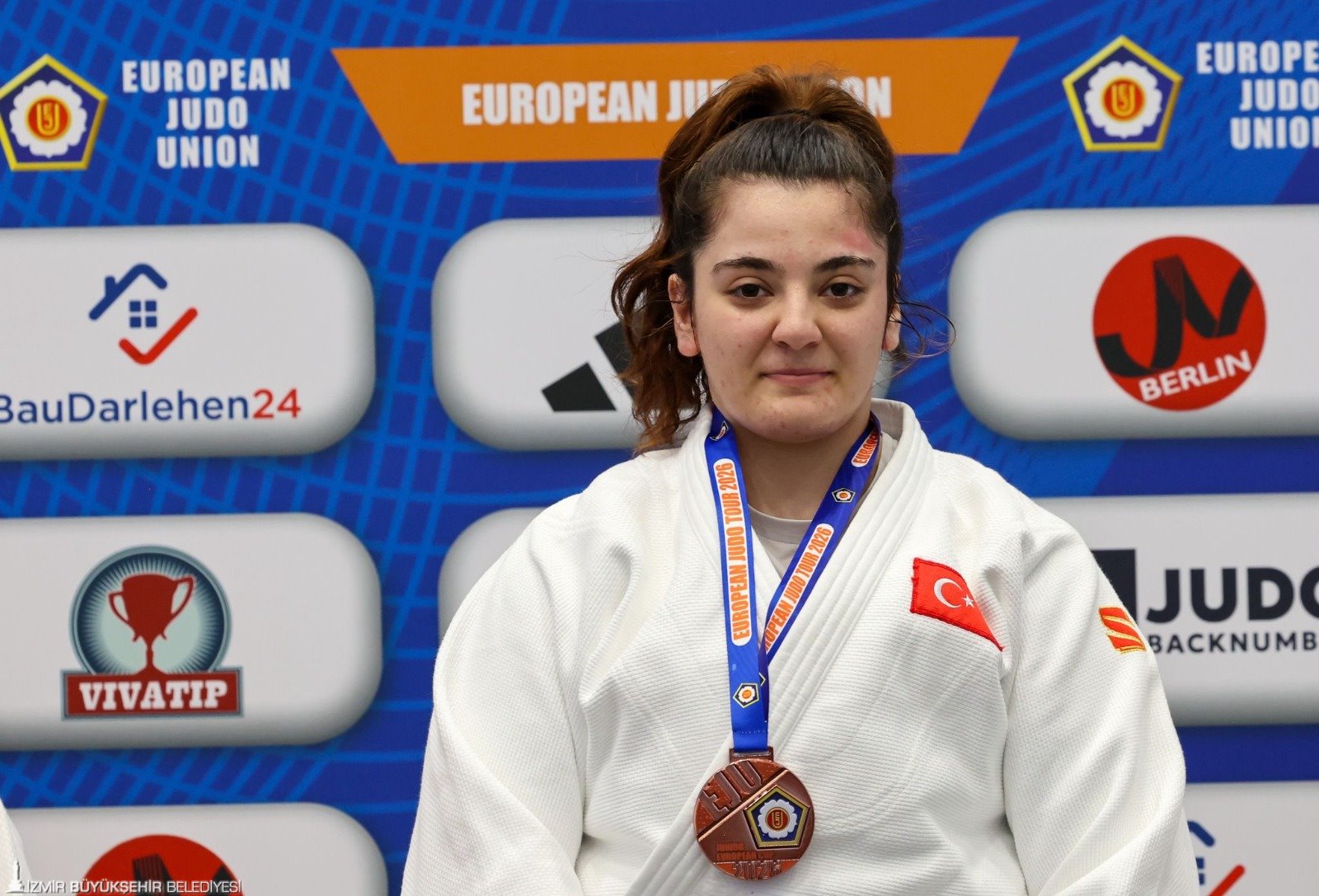 Berlin'de Sema Mete rüzgarı: İzmirli Milli Sporcu kürsüde!