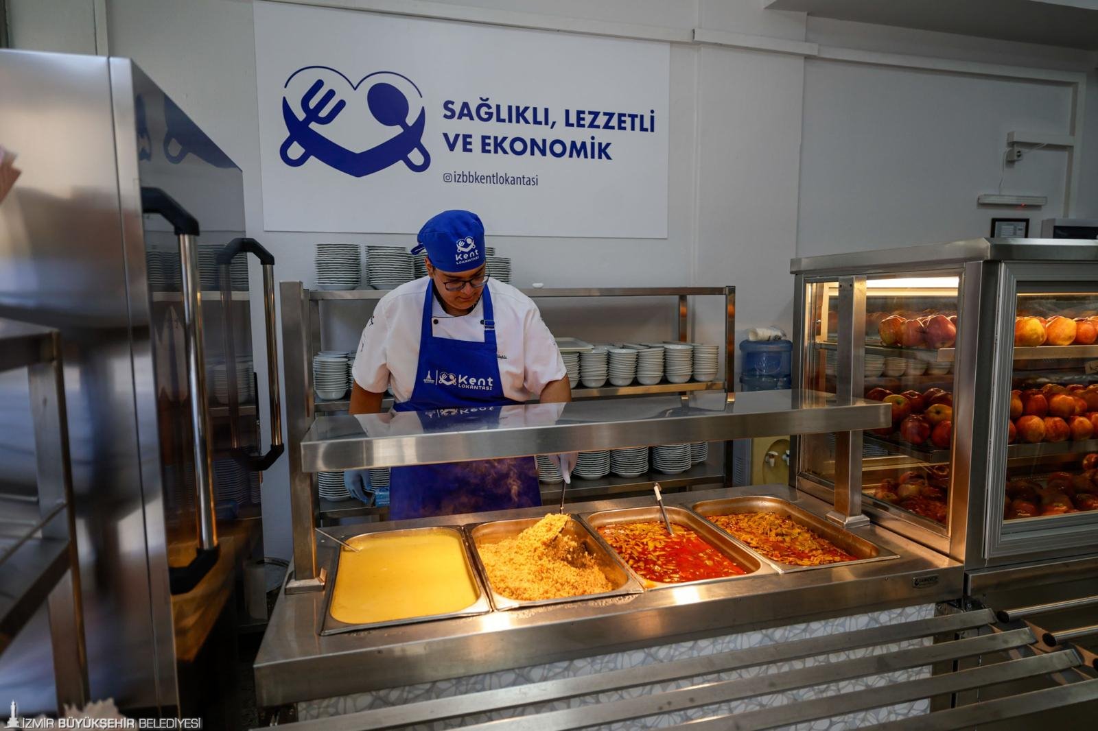 Büyükşehirin 7. Kent Lokantası'na yoğun ilgi: 4 çeşit yemek 25 liradan satılıyor