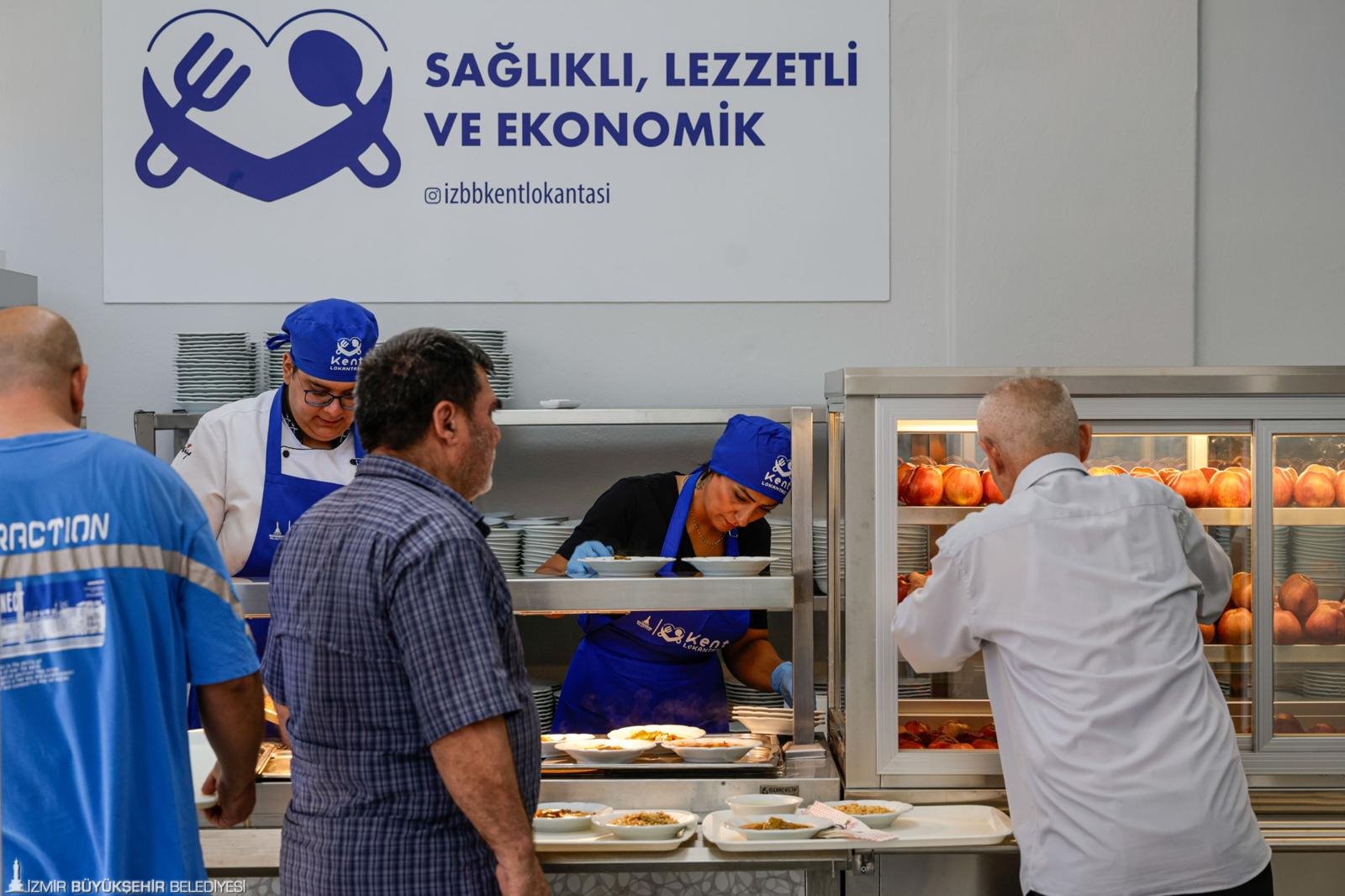 Büyükşehirin 7. Kent Lokantası'na yoğun ilgi: 4 çeşit yemek 25 liradan satılıyor