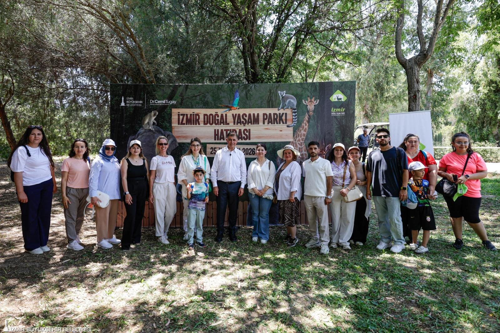 Başkan Tugay sözünü tuttu, çocukların yüzü güldü: Masal gibi bir gündü