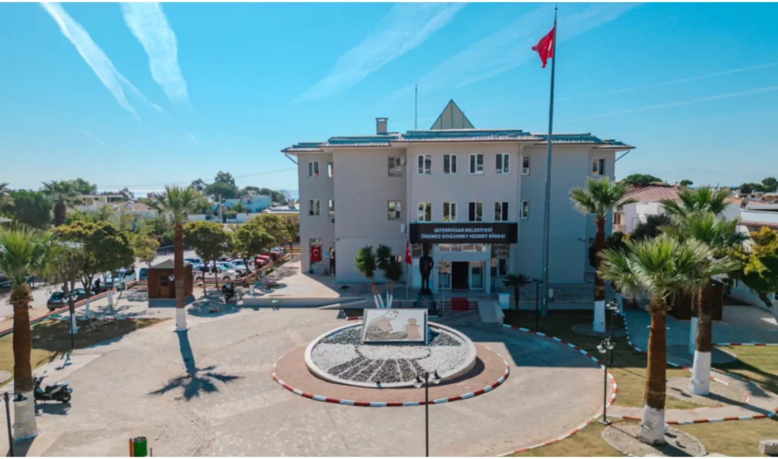 İzmir Cumhuriyet Başsavcılığı tarafından yürütülen 'rüşvet ve usulsüzlük' soruşturması kapsamında,