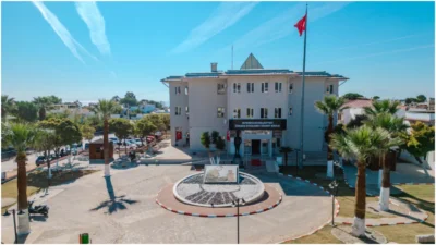 İzmir Cumhuriyet Başsavcılığı tarafından yürütülen 'rüşvet ve usulsüzlük' soruşturması kapsamında,
