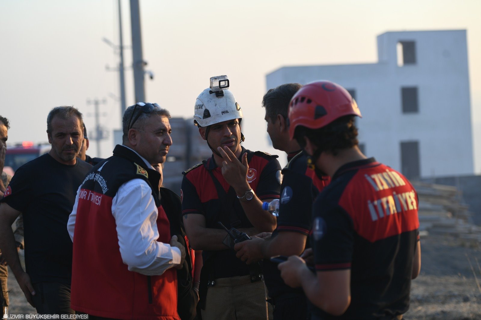 İzmir İtfaiyesi Çandarlı yangını için seferber