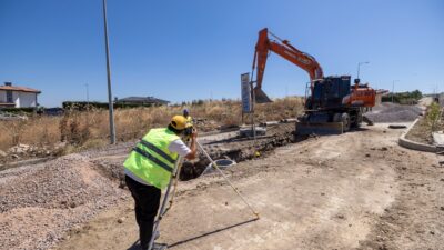 İzmir Büyükşehir Belediyesi Seferihisar'da kentin kronikleşen altyapı sorunlarına neşter vurmaya