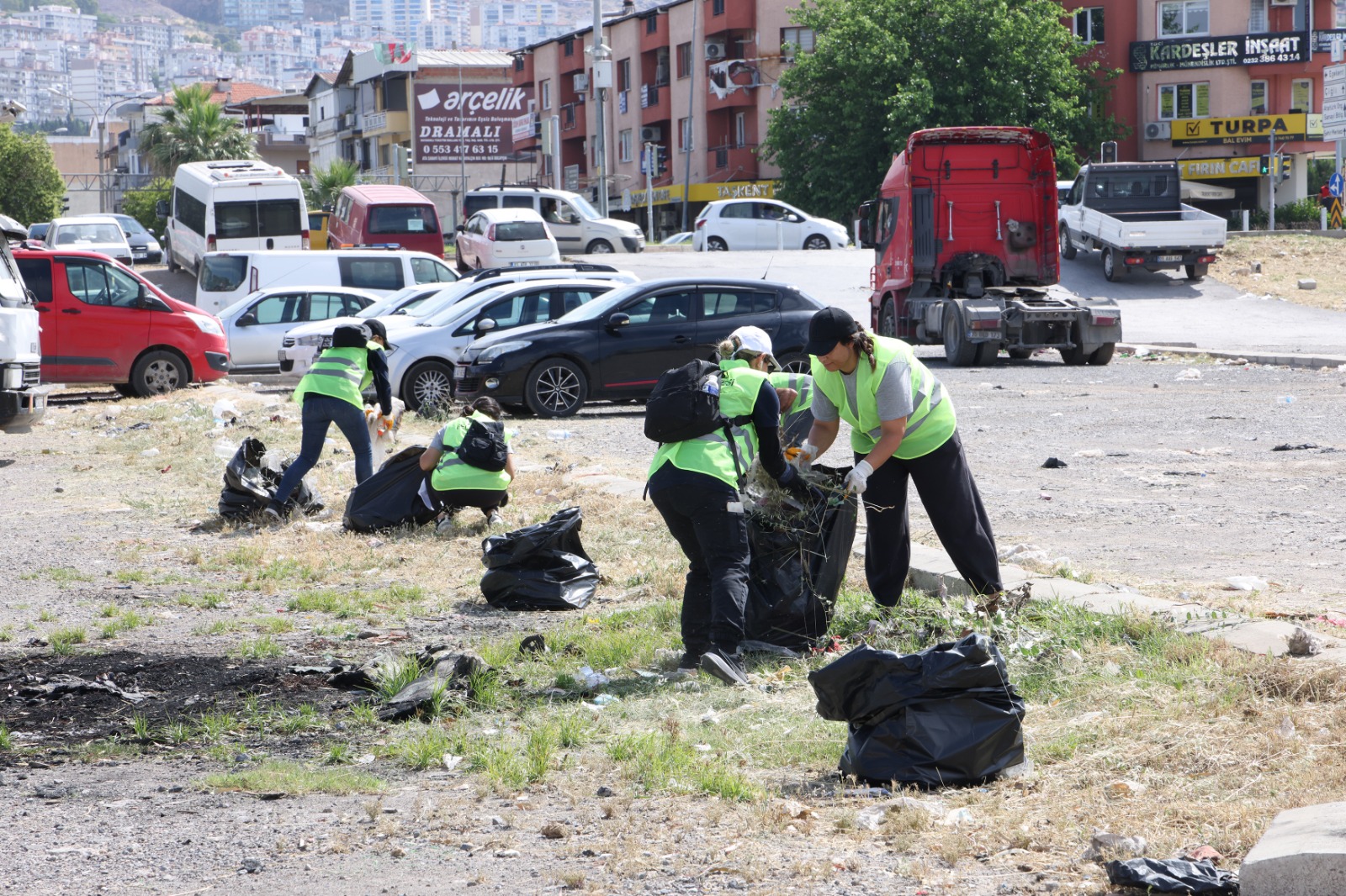 Çiğli’de Çevre Günü ödüllü temizlik etkinliğiyle kutlandı
