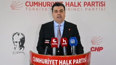 Özgür Özel yönetimindeki Parti Sözcüsü Zeynel Emre, Meclis'teki grup toplantısı