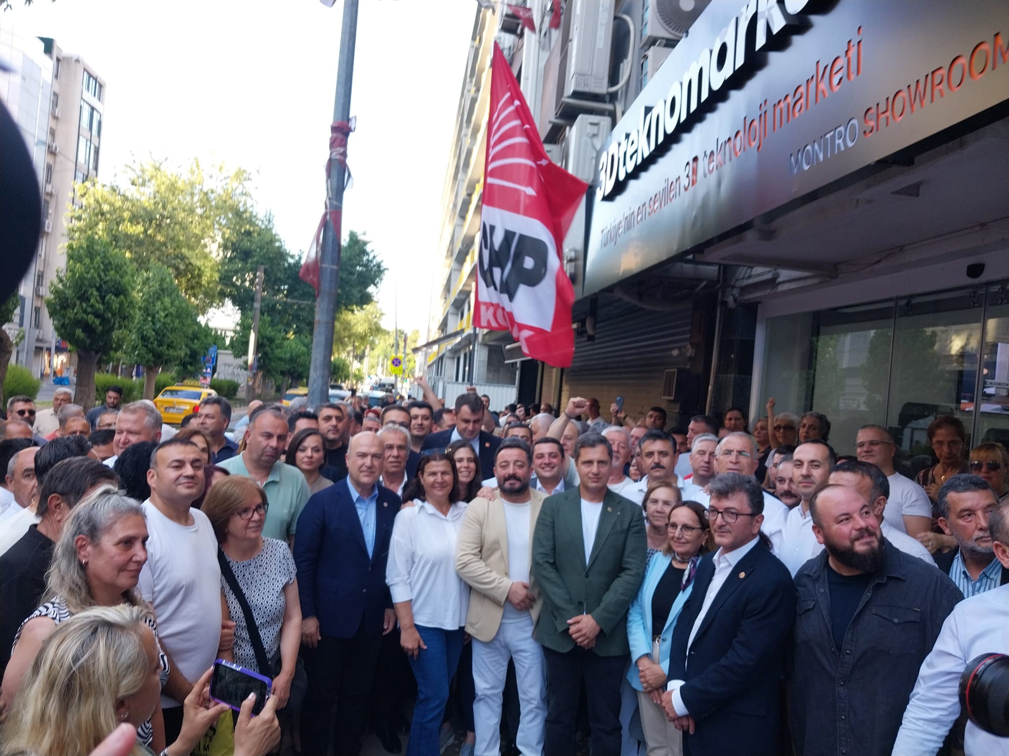 Çağatay Güç: 'İçerde bıçaklı kişiler vardı; kavgayı önlemek için çıktık' 1 Çağatay Güç: 'İçerde bıçaklı kişiler vardı; kavgayı önlemek için çıktık'