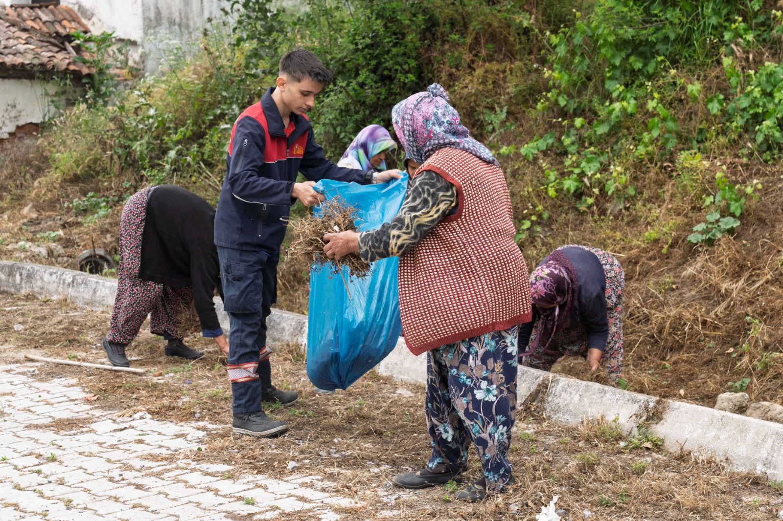 Alevlere karşı 'gönüllü' kalkan: Tire yangına karşı teyakkuzda!