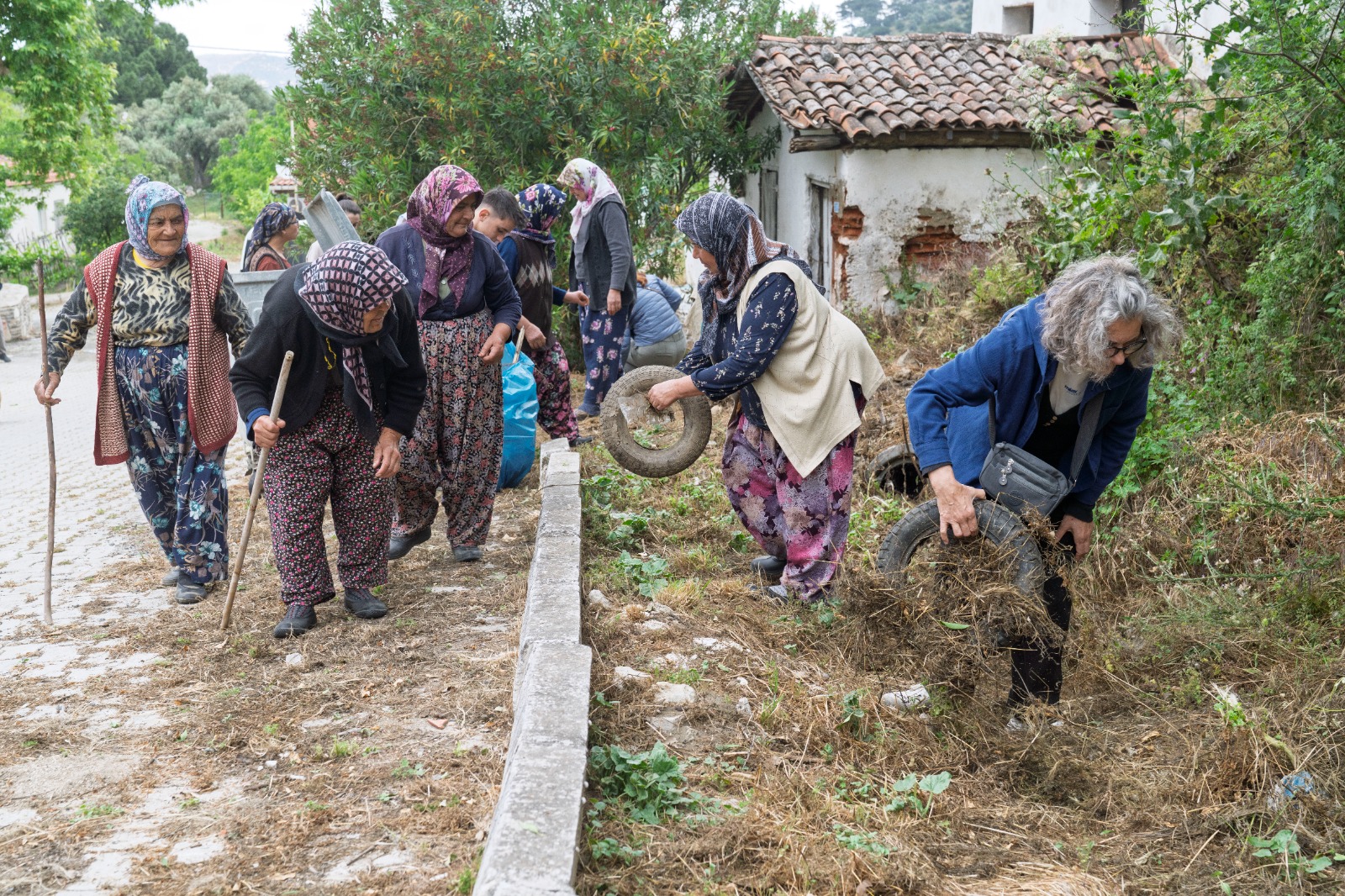 Alevlere karşı 'gönüllü' kalkan: Tire yangına karşı teyakkuzda!