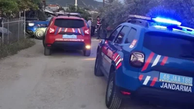 Muğla'nın Fethiye ilçesinde iki komşu arasında çıkan tartışma kanlı bitti.
