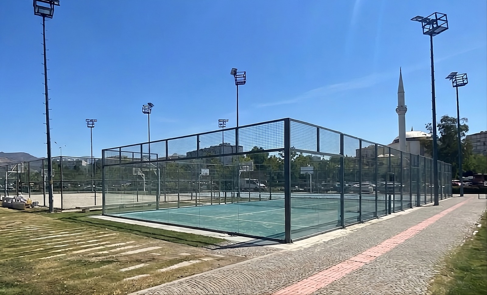 Bostanlı Sahili'ne "cam kaplı" yeni spor arenası: Padel heyecanı İzmir'de 4 Bostanlı Sahili'ne "cam kaplı" yeni spor arenası: Padel heyecanı İzmir'de