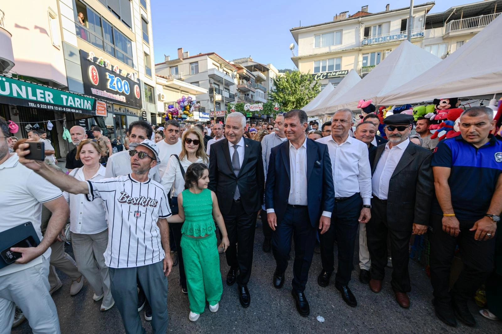 Başkan Tugay, kiraz kenti Kemalpaşa'da: “Bir ve bütünüz, gençler bu ülkenin emaneti”
