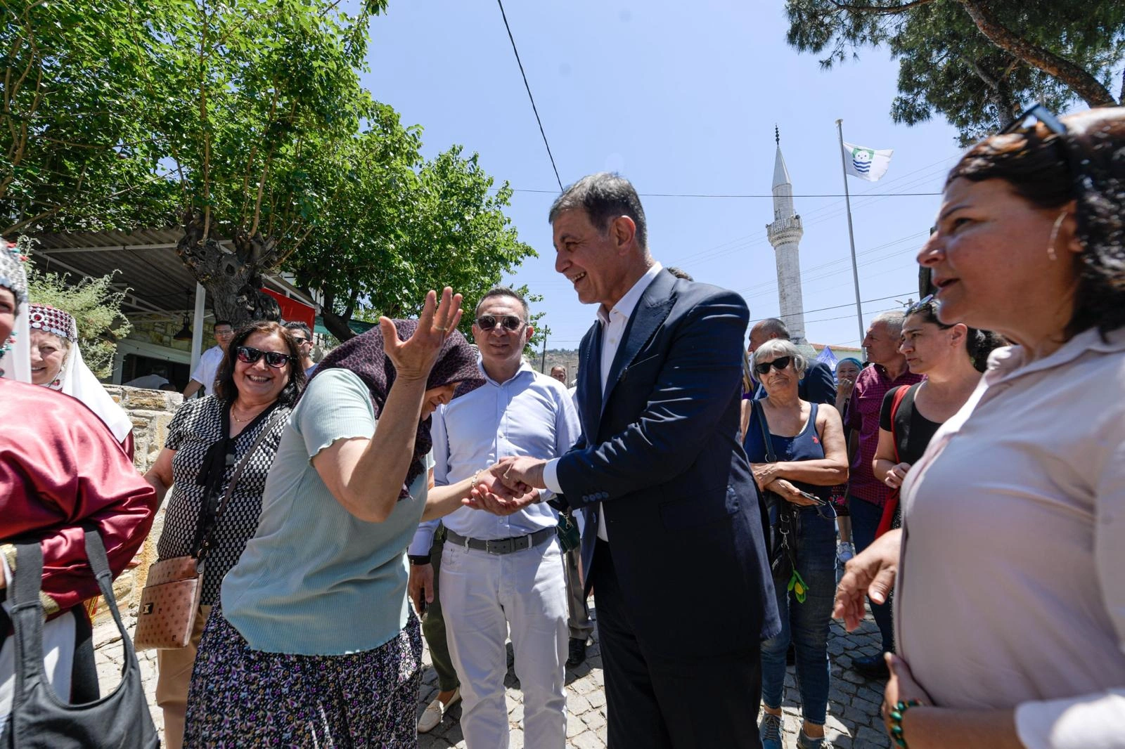 "Bizi engellemeye çalışsalar da..." Başkan Tugay'dan Foça'da sert mesajlar!