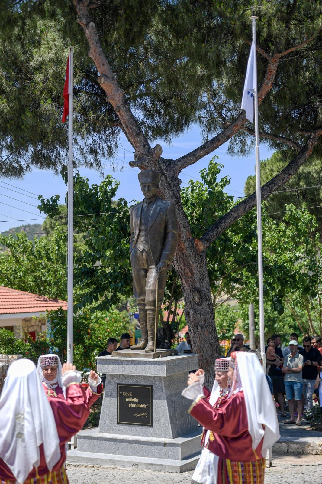 "Bizi engellemeye çalışsalar da..." Başkan Tugay'dan Foça'da sert mesajlar!