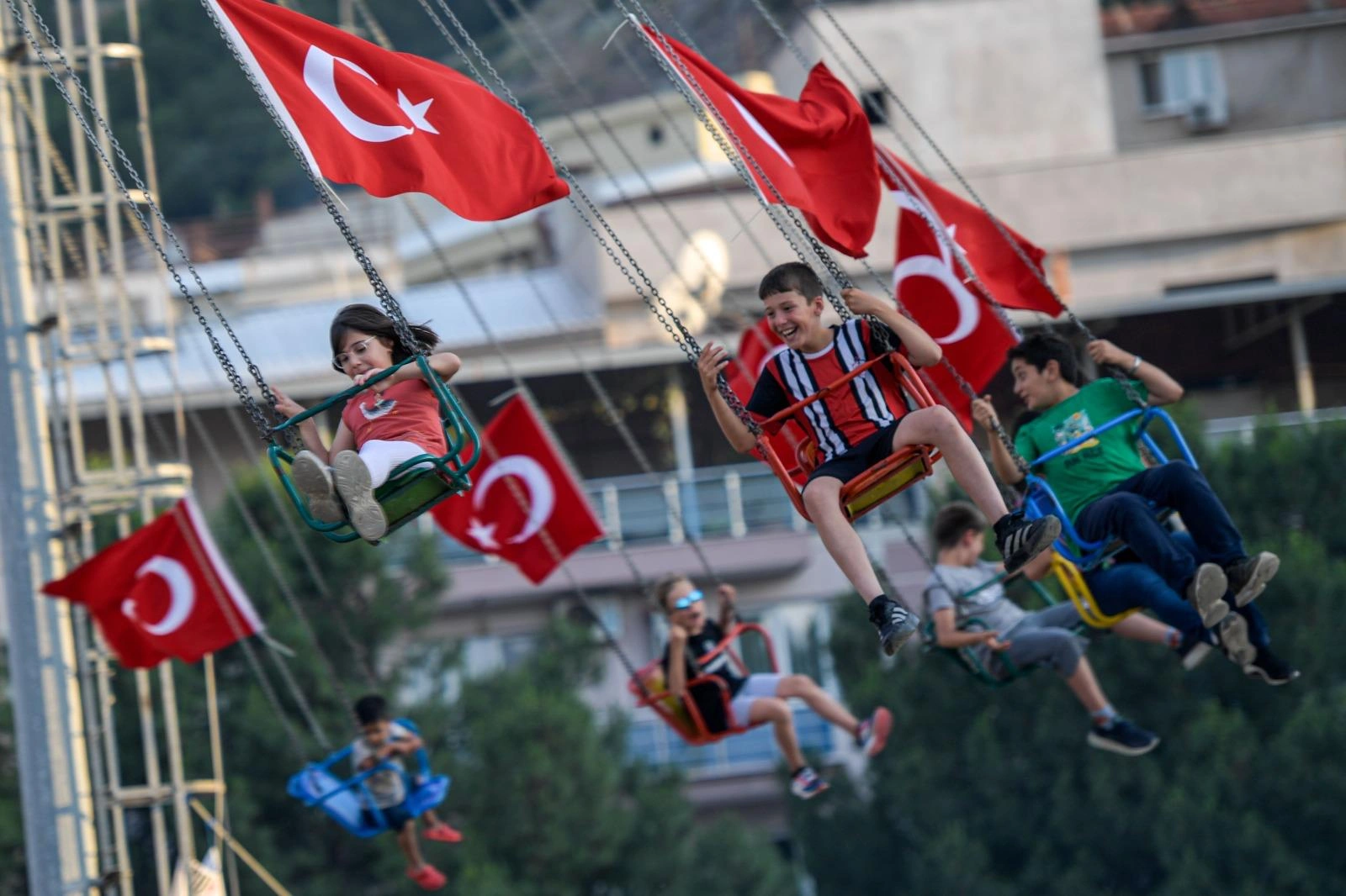 Başkan Tugay, kiraz kenti Kemalpaşa'da: “Bir ve bütünüz, gençler bu ülkenin emaneti”