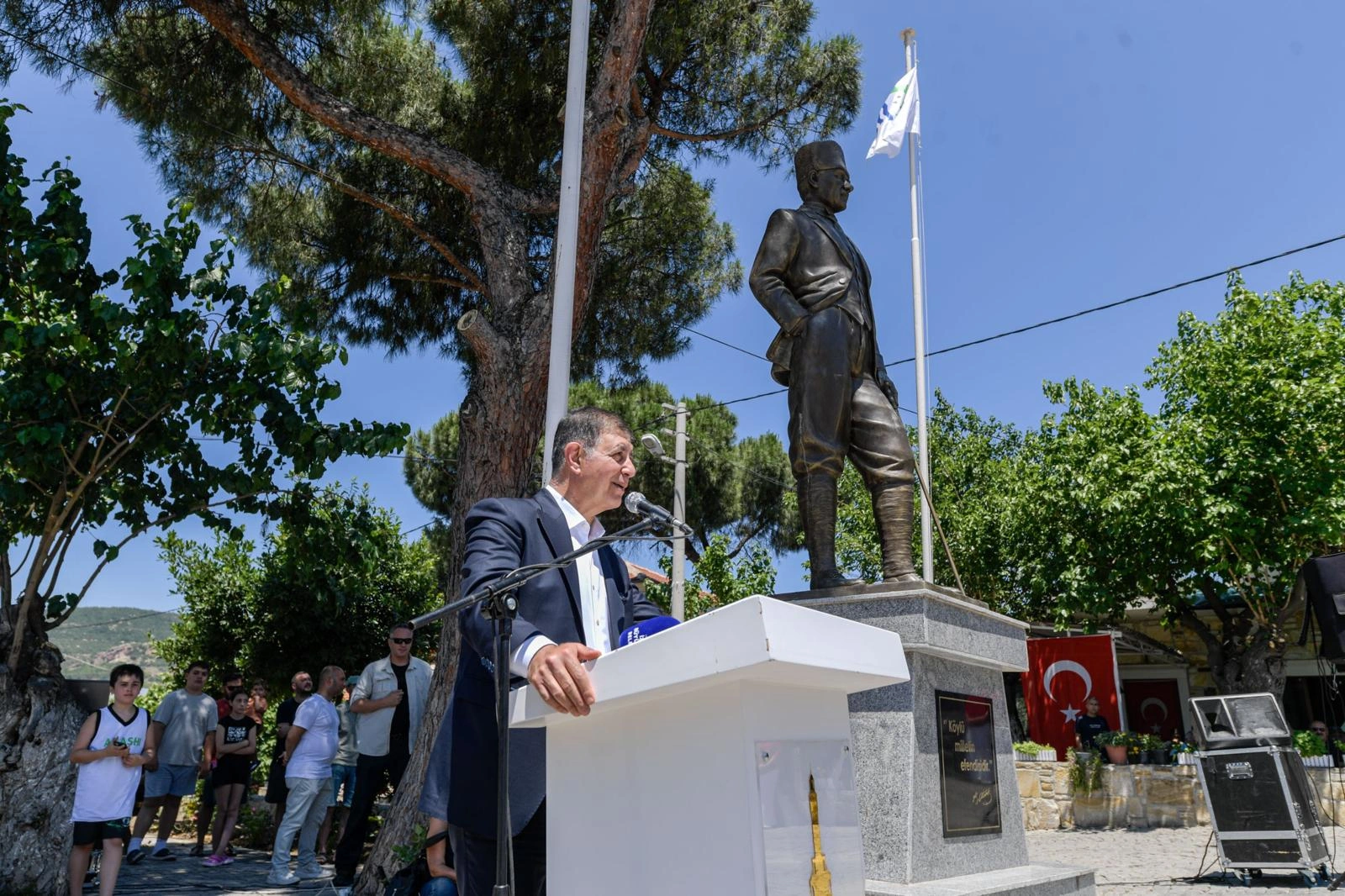 "Bizi engellemeye çalışsalar da..." Başkan Tugay'dan Foça'da sert mesajlar!