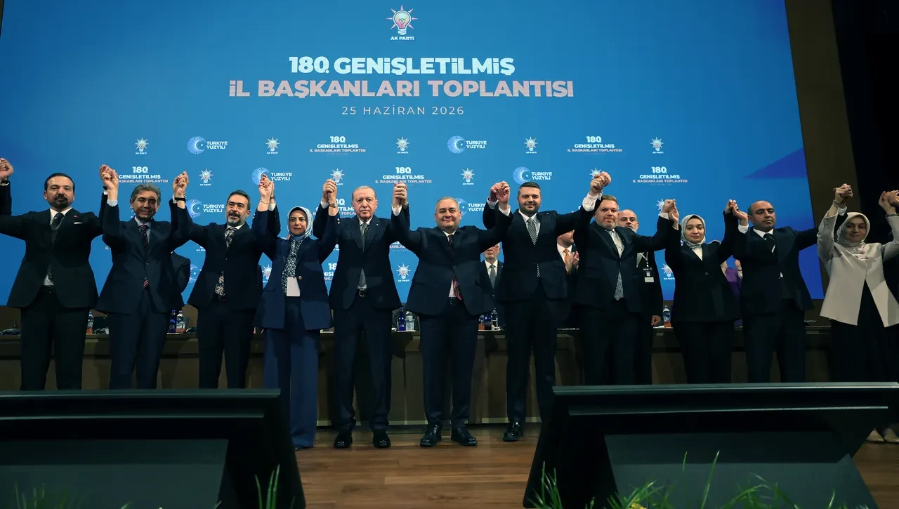 Yerel yönetimler düzeyinde kartlar yeniden dağıtılıyor. Şubat ayında CHP'den istifa