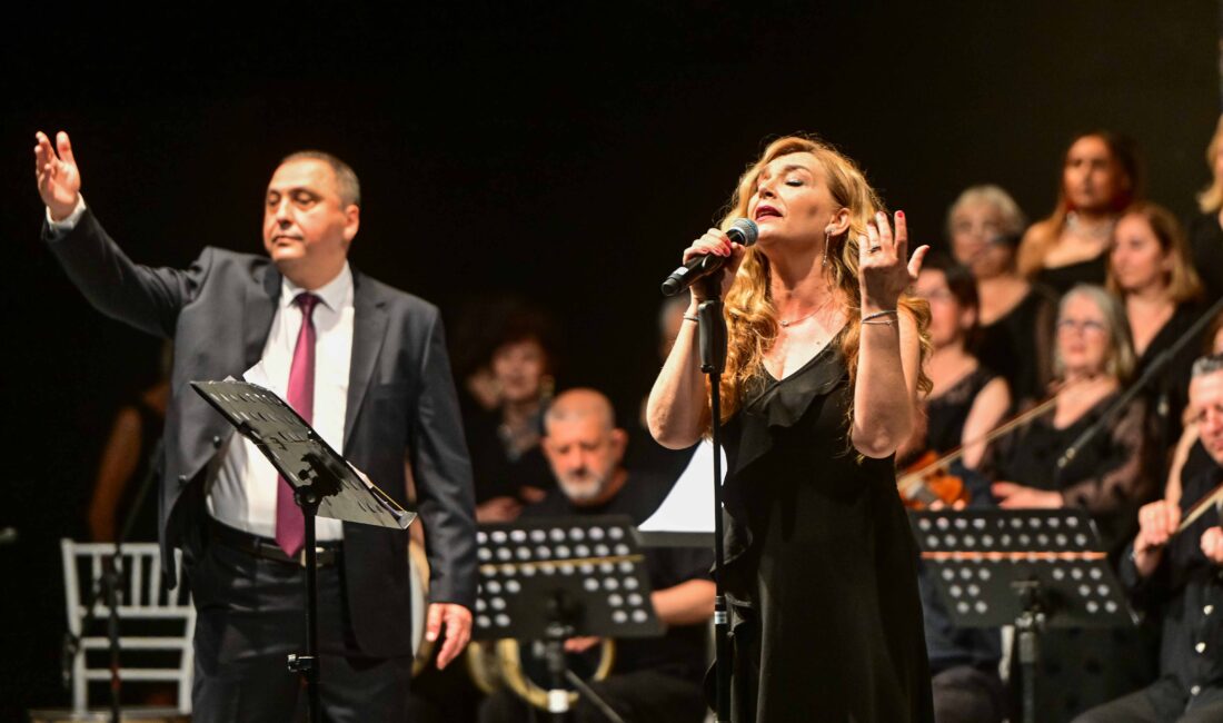 Bornova Belediyesi kültür-sanat etkinliklerinde çıtayı zirveye çıkardı! Açıkhava Tiyatrosu’nu dolduran