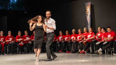 Bornova Belediyesi'nin hobi kurslarına katılan çocuk ve yetişkinler, 3 farklı