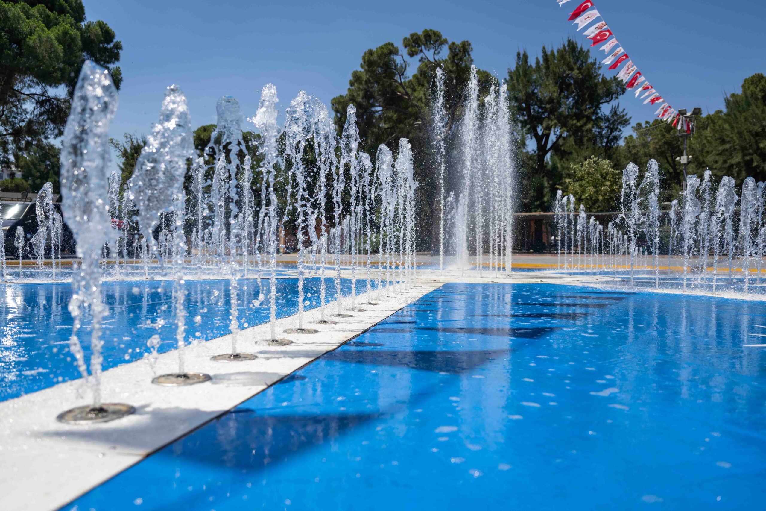 Bornova’da Kuzey Yıldızı parladı: Büyükpark’in simge havuzu yenilendi