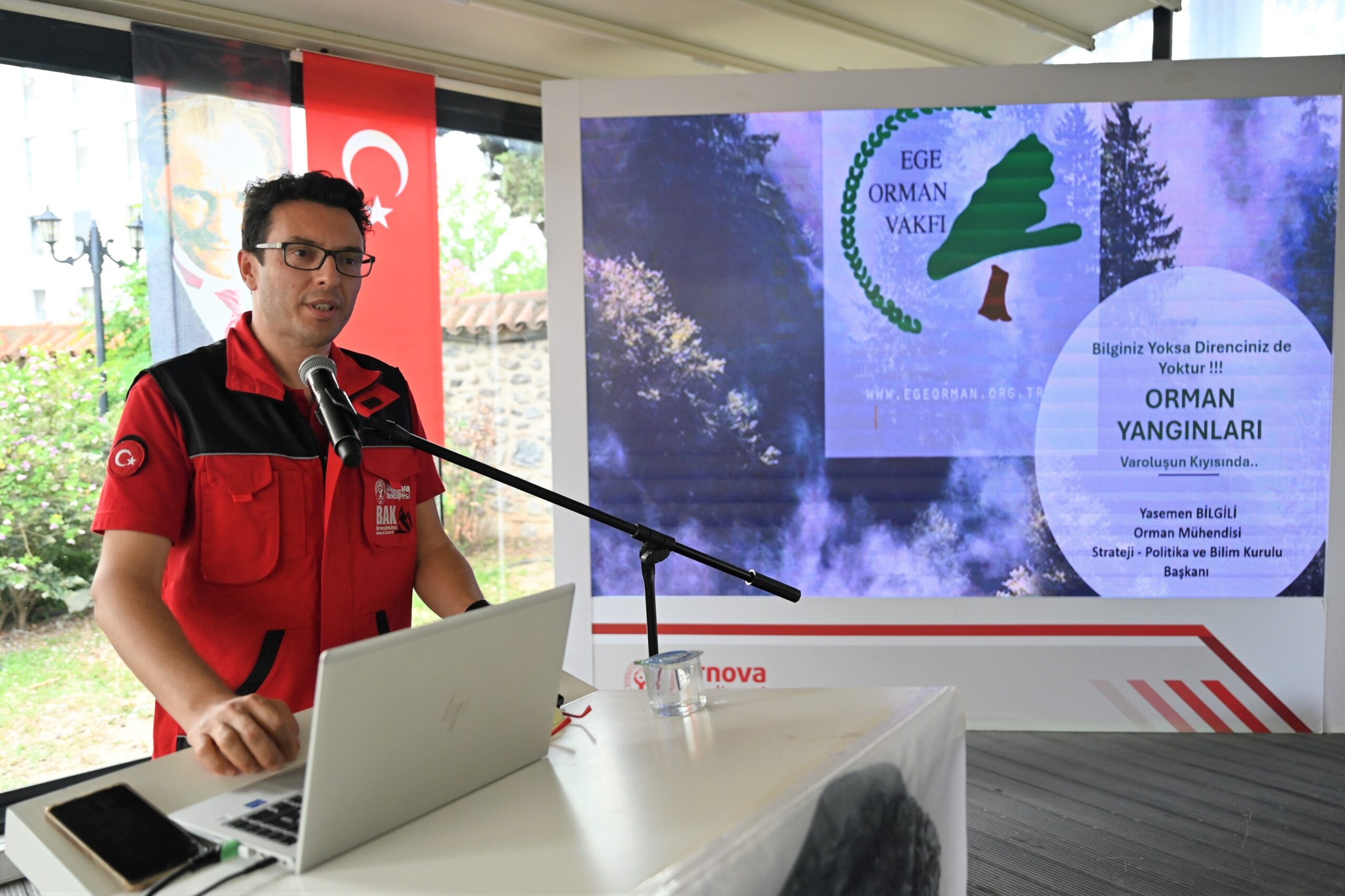 Bornova’da orman yangınlarının nedenleri ve çözüm yolları masaya yatırıldı. 