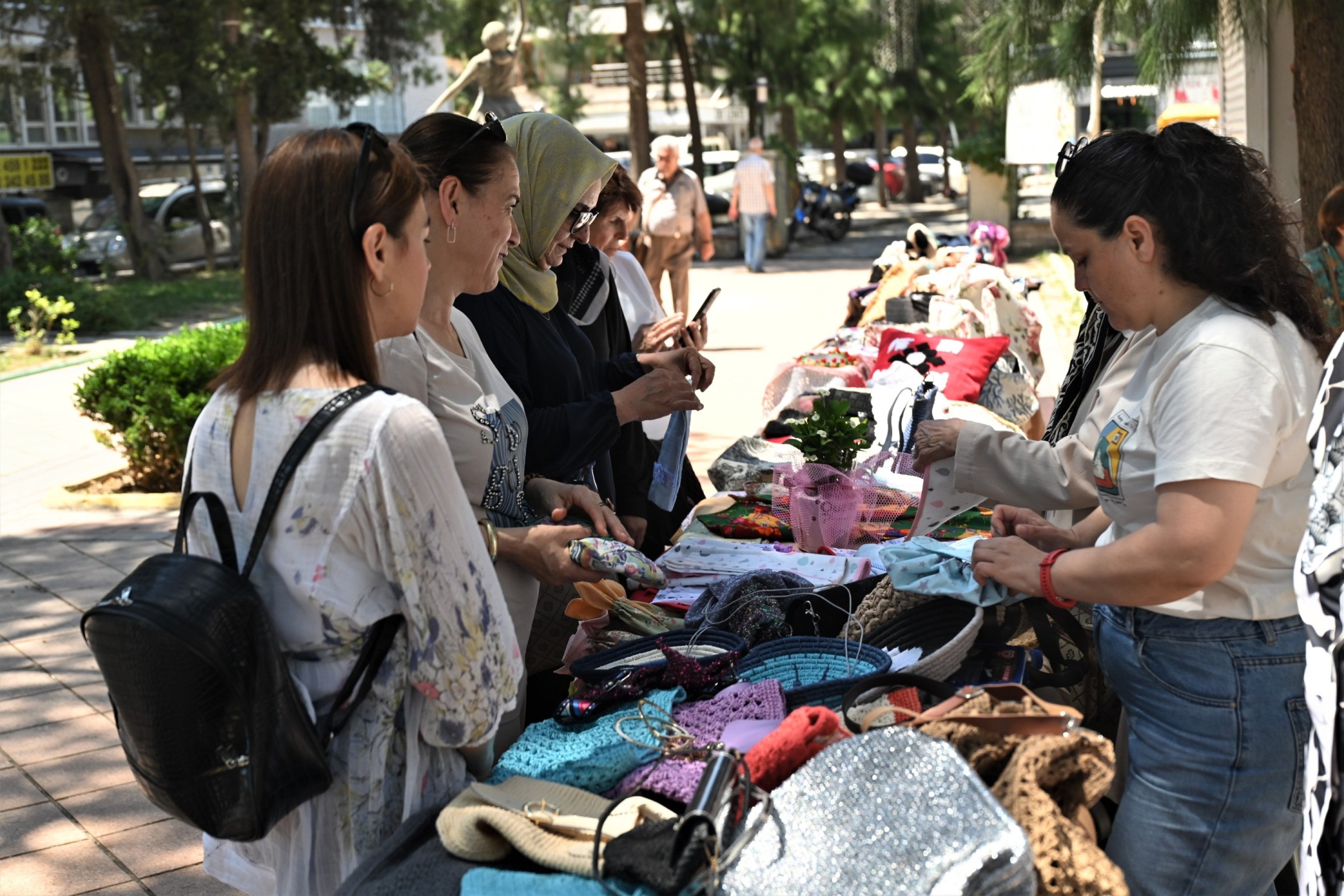 Bornova’da görülmemiş buluşma: Sergilenen eserleri görenler hayran kaldı 4 Bornova’da görülmemiş buluşma: Sergilenen eserleri görenler hayran kaldı