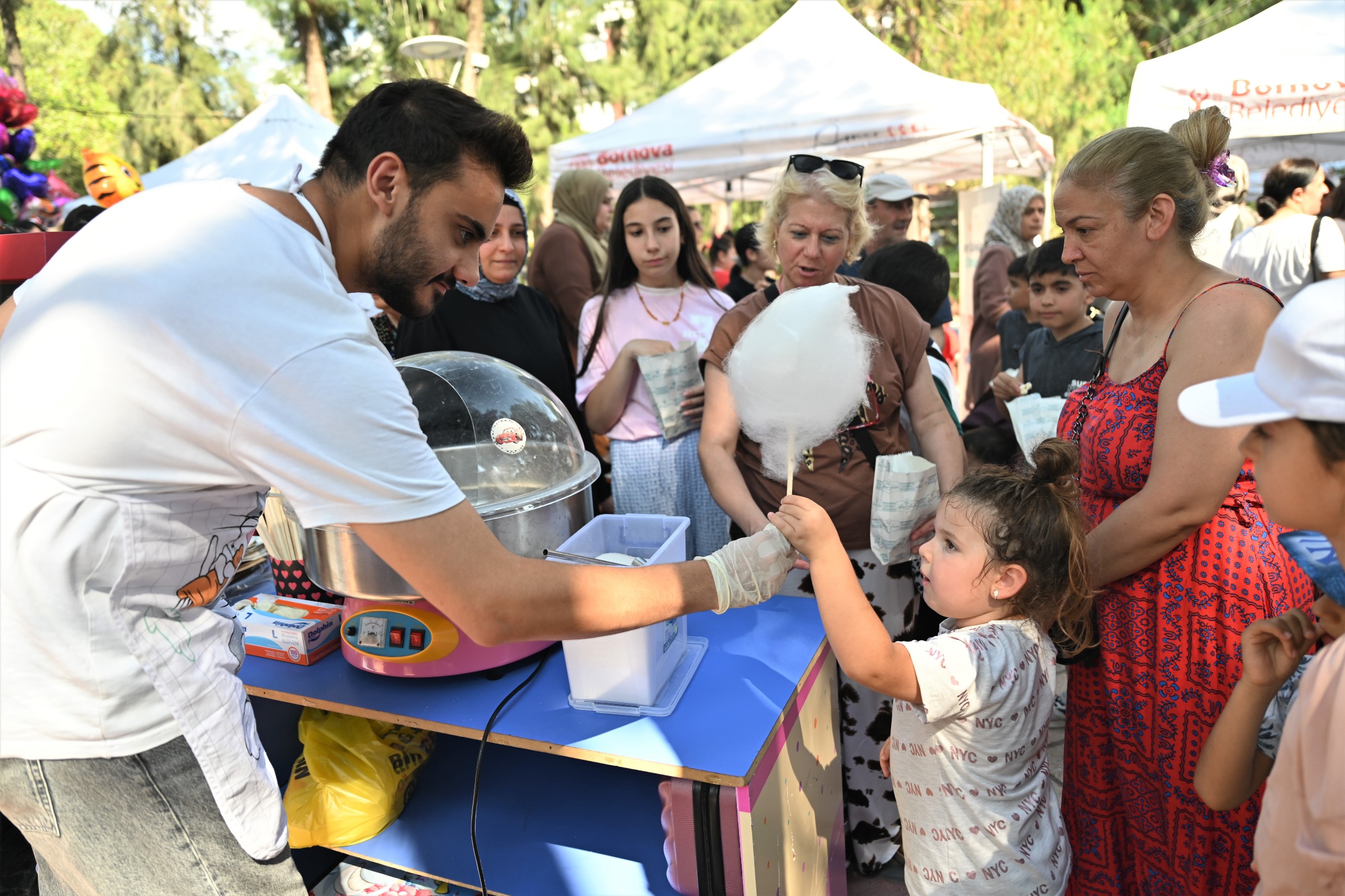Bornova’da çocukların yaz coşkusu Büyükpark’tan taştı