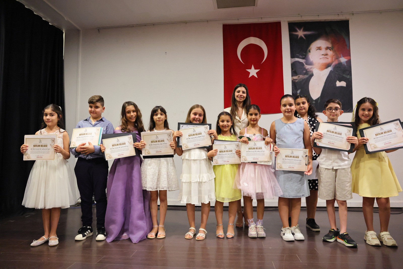 Sanatın kalbi Bayraklı'da atıyor: Emek ve sabır görücüye çıktı