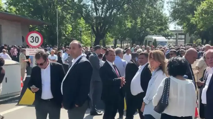 Kılıçdaroğlu CHP Grup Toplantısı'na katılmaktan vaz mı geçti?: Danışmanından 'iptal yok' açıklaması