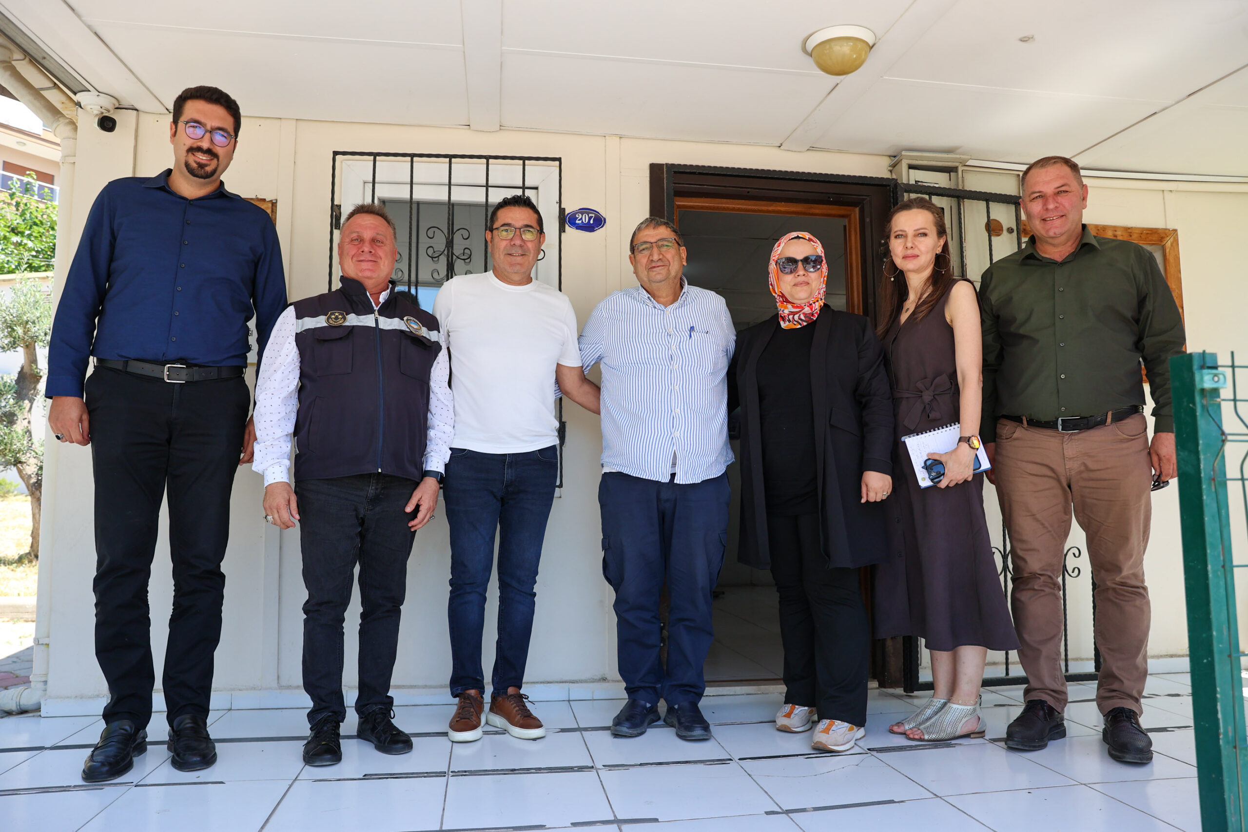 Buca’da Hüseyin Benzer’den muhtarlara çıkarma! Müdürleri yanına aldı, talimatı sahada verdi