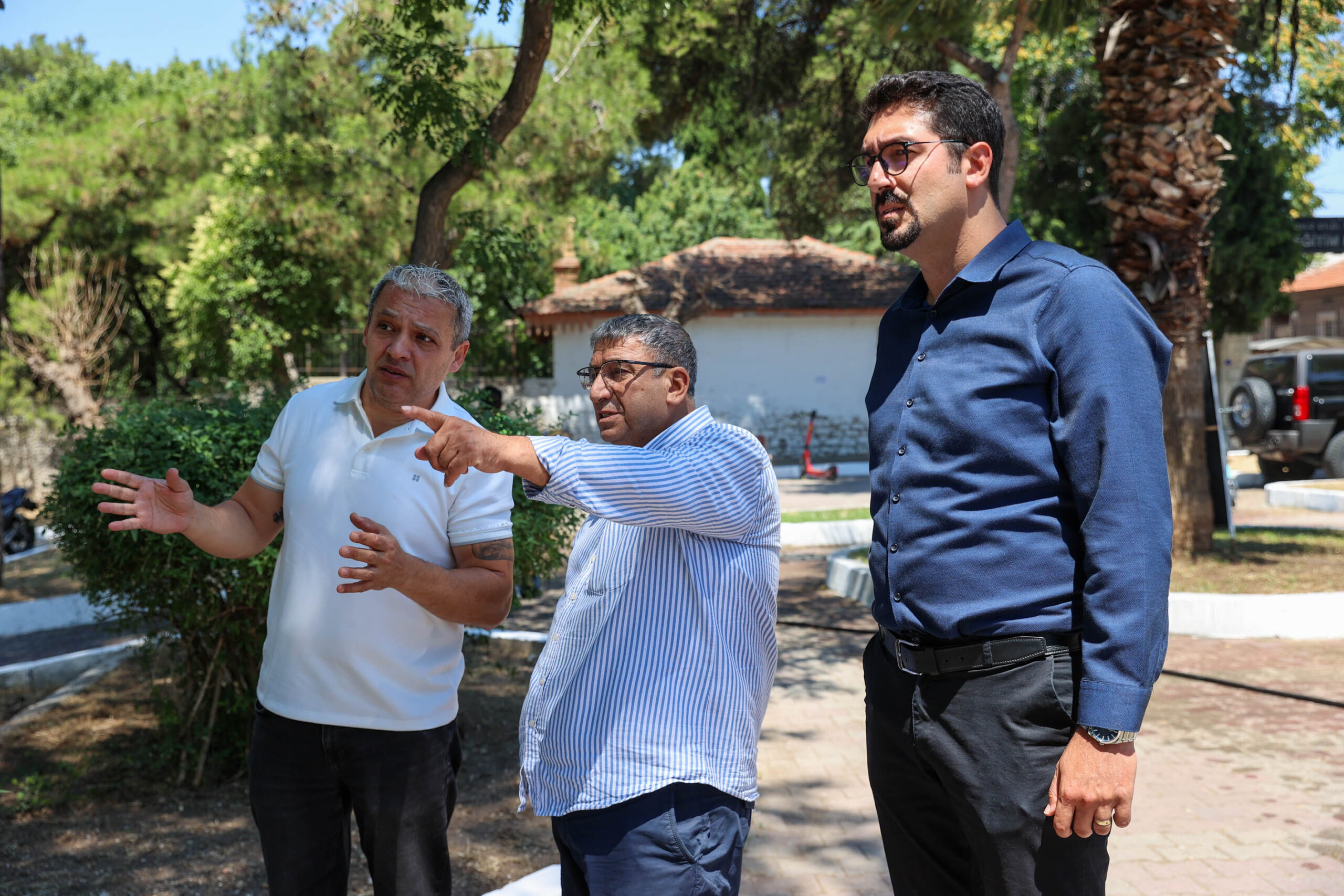 Buca’da Hüseyin Benzer’den muhtarlara çıkarma! Müdürleri yanına aldı, talimatı sahada verdi
