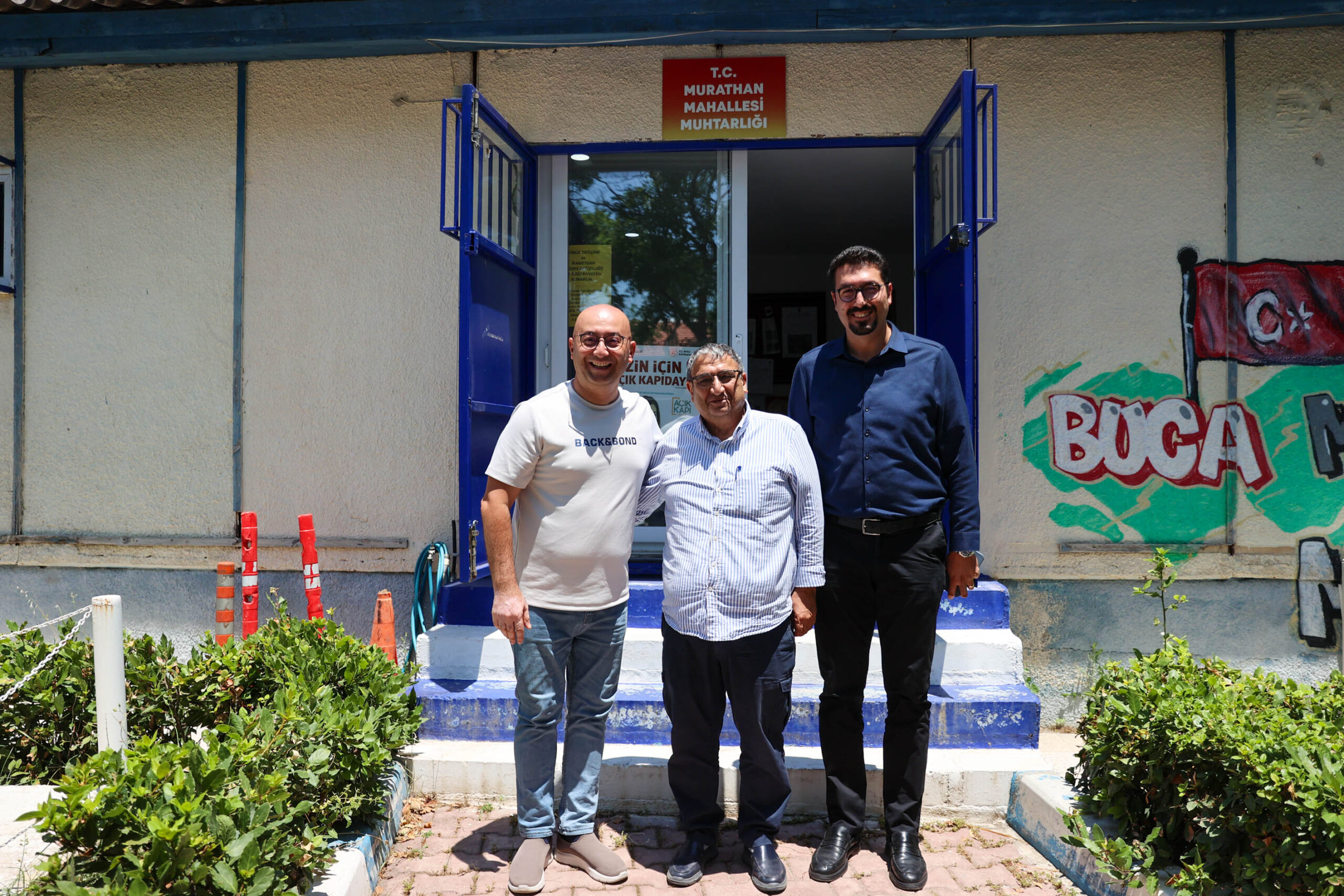 Buca’da Hüseyin Benzer’den muhtarlara çıkarma! Müdürleri yanına aldı, talimatı sahada verdi