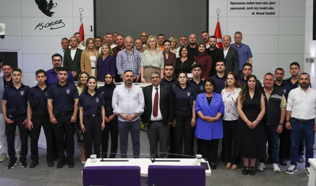 Buca Belediyesi’nde göreve başlayan zabıta memurları için düzenlenen törende konuşan