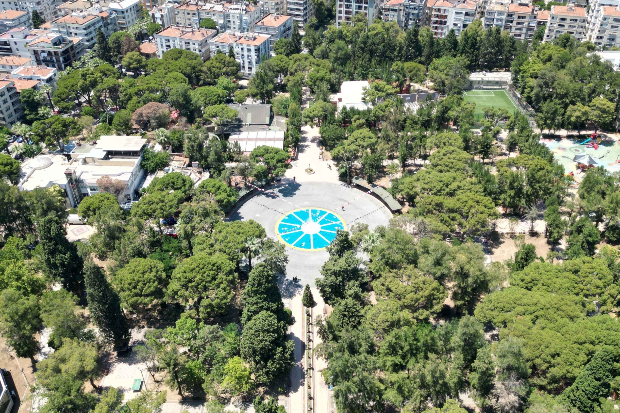 Bornova’da Kuzey Yıldızı parladı: Büyükpark’in simge havuzu yenilendi