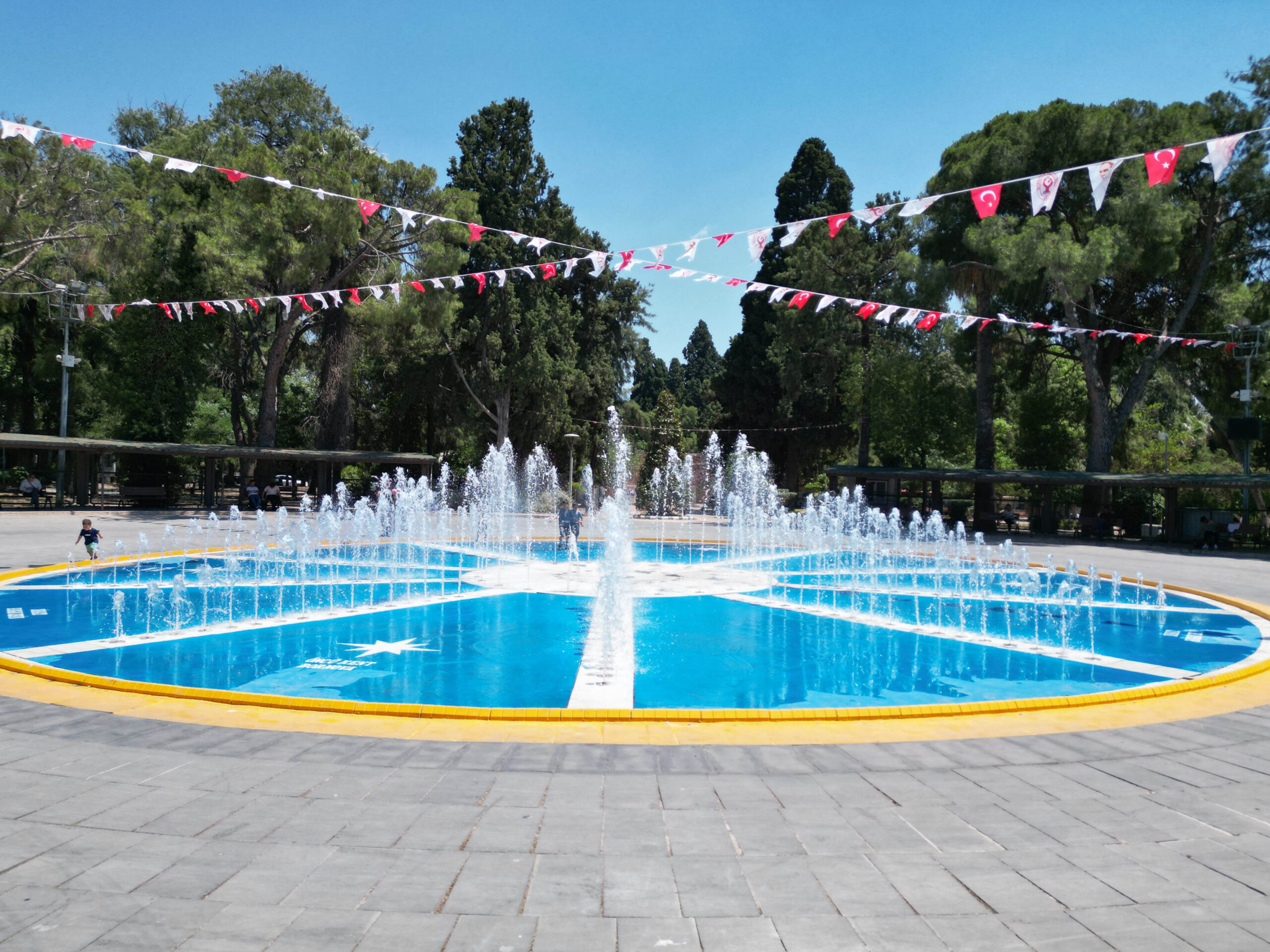 Bornova’da Kuzey Yıldızı parladı: Büyükpark’in simge havuzu yenilendi