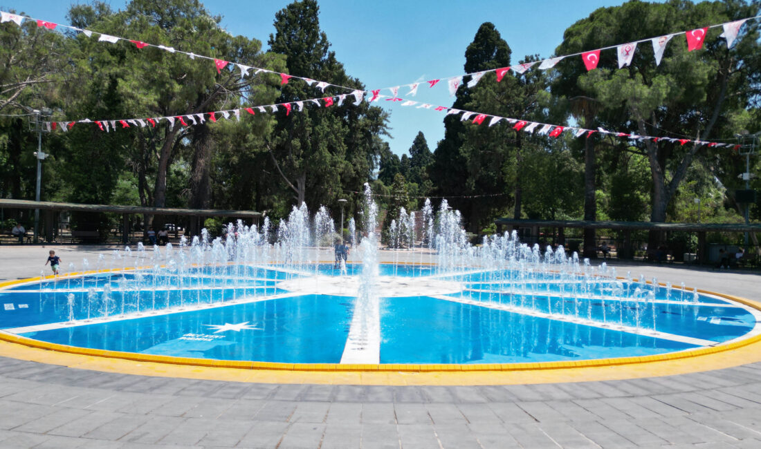 Bornova Belediyesi, ilçenin tarihi hafıza merkezi Büyükpark’taki kuru havuzu mavi,
