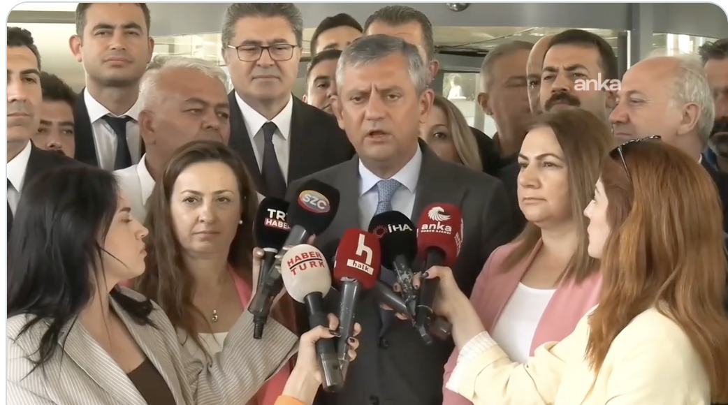Özgür Özel’den "Demokrasi Nöbeti" çağrısı: "Parti içindeki darbeye teslim olmayacağız"